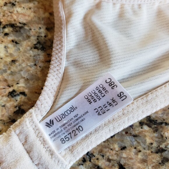 Wacoal Minimizer Underwire Bra - size: 38C - Picture 11 of 12
